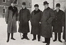 https://upload.wikimedia.org/wikipedia/commons/thumb/4/4f/Hoffman_czernin_talaat_kuhlman_brest_litovsk.jpg/220px-Hoffman_czernin_talaat_kuhlman_brest_litovsk.jpg