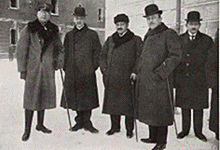 https://upload.wikimedia.org/wikipedia/commons/thumb/4/4f/Hoffman_czernin_talaat_kuhlman_brest_litovsk.jpg/220px-Hoffman_czernin_talaat_kuhlman_brest_litovsk.jpg